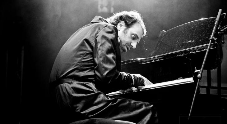 Chilly Gonzales playing the piano