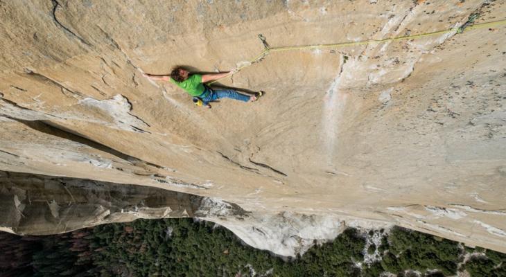 Tommy Caldwell climbing El Capitan