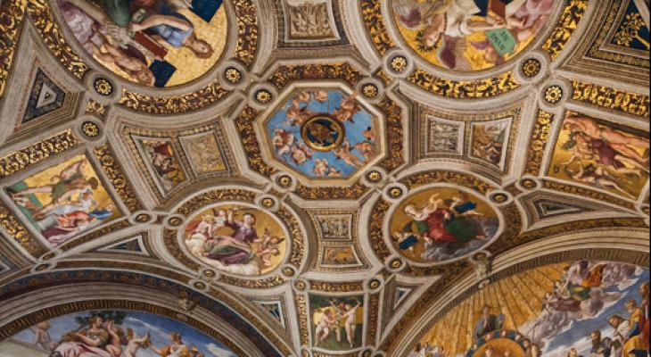 highly decorated vaulted ceiling of a renaissance chapel