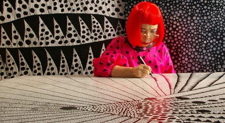 Kusama creating art