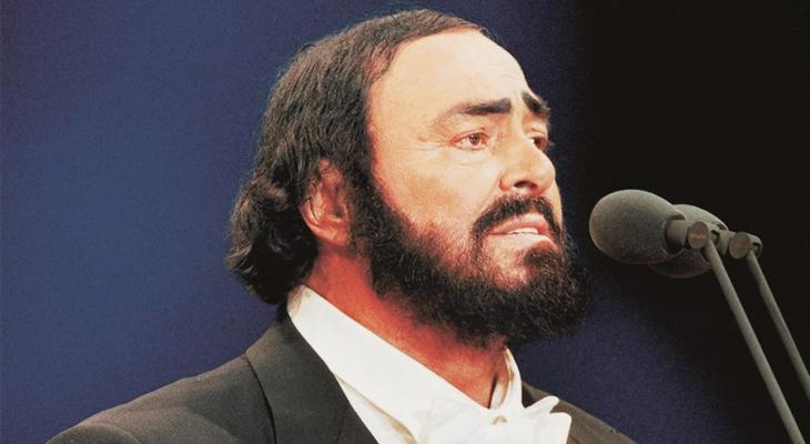 Pavarotti singing