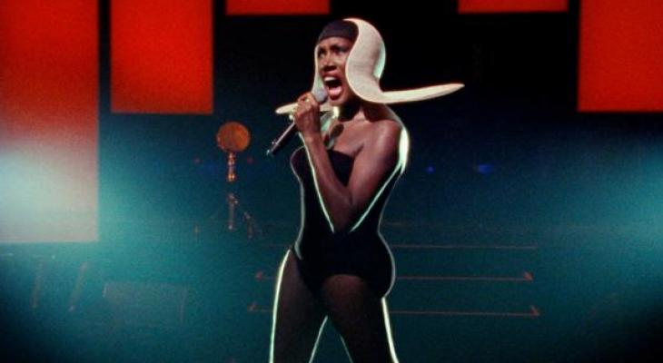 Grace Jones singing