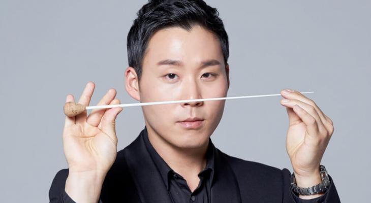 Earl Lee conducts the Royal Conservatory Orchestra
