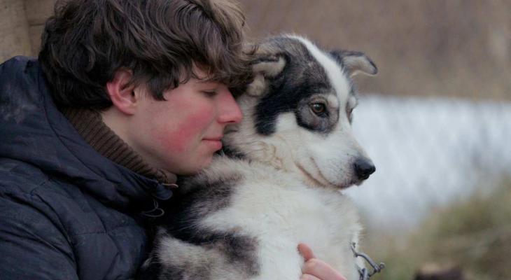 a man embracing a dog