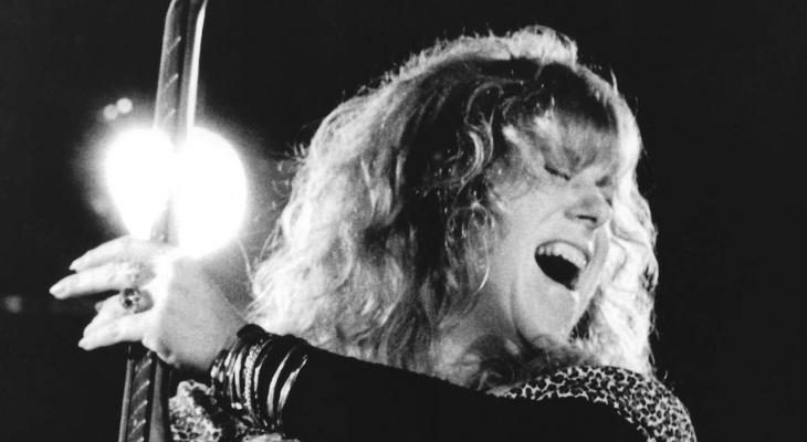 Ellen McIlwaine singing and playing the guitar.