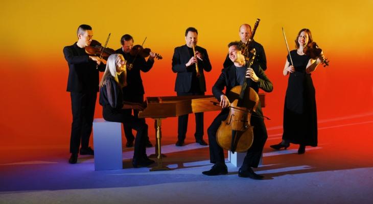 Tafelmusik ensemble paying music