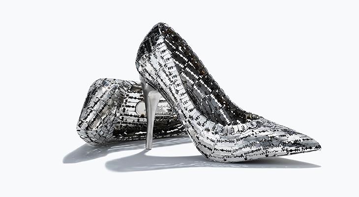 Tayeba Begum Lipi (Bangladesh, b. 1969), Not For Me, 2018. Stainless steel razor blades, 16 x 22 x 9 cm (each shoe). Collection of Royal Ontario Museum. This acquisition was made possible with the generous support of the Louise Hawley Stone Charitable Trust, Peer Review Fund. Photo: ROM 