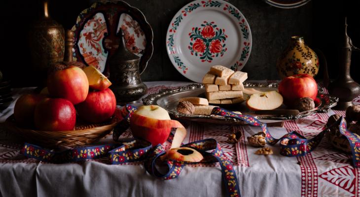 A gorgeous table spread of biscottis, apples, and fine china