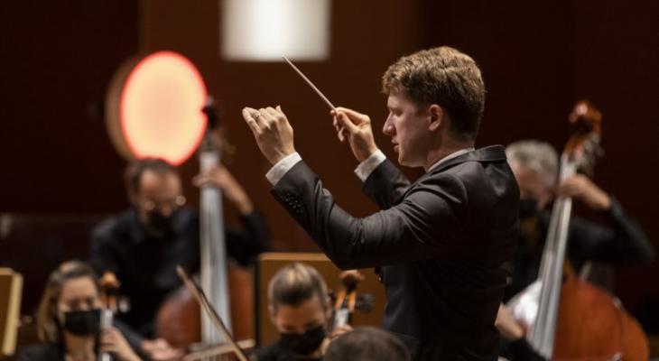 Joshua Weilerstein conducts the Royal Conservatory Orchestra
