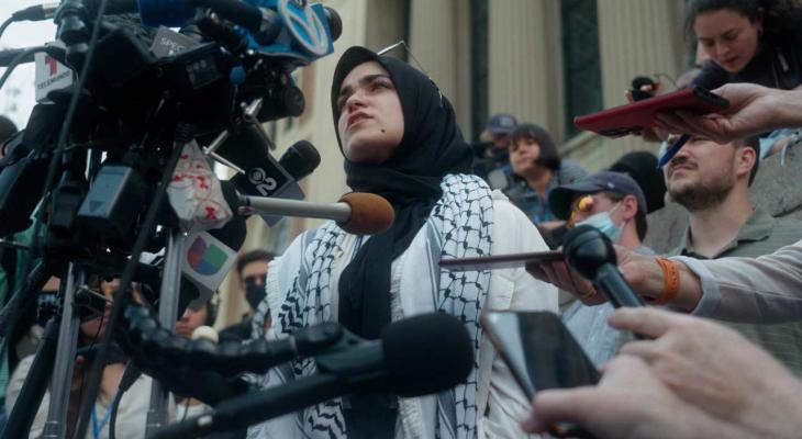 A woman speaks at a protest in solidarity with the Palestinian struggle.