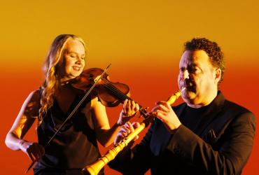 Tafelmusik duo playing music