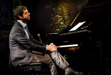 Pianist André Mehmari