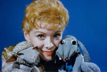 Shari Lewis with two puppets