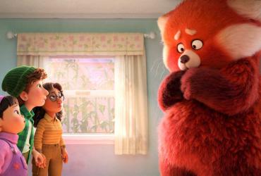 Mei Lee's friends are surprised when she turns into a giant red panda.